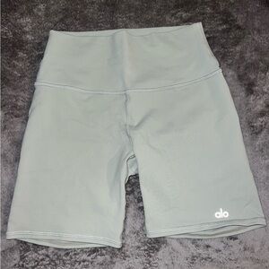 Alo Yoga Air Brush High-Waist Bike Short!